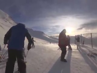 4k masyarakat ejakulasi di luar vagina di mulut di ski angkat bagian 1, 2