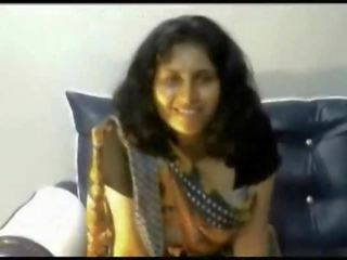 Desi indiýaly young female stripping in saree on webkamera showing bigtits